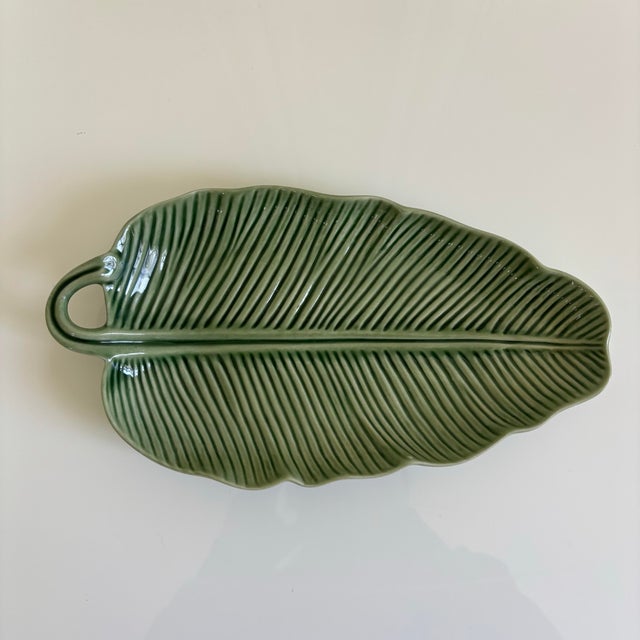- Lovely original Bordallo Pinheiro green banana leaf platter tray - In excellent condition, no chips - Size 10.5"W x...
