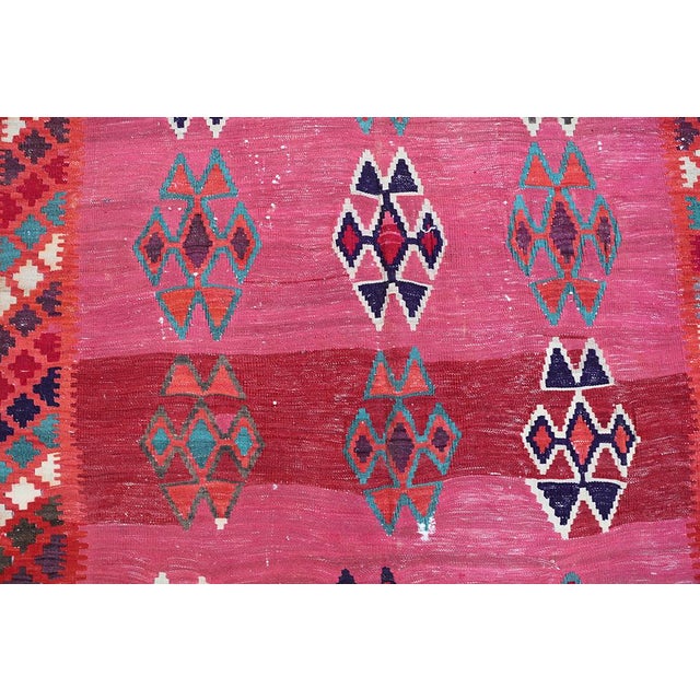Vintage Tribal Qashqai Kilim | 5x8 Vibrant Pink Geometric Rug For Sale - Image 9 of 10