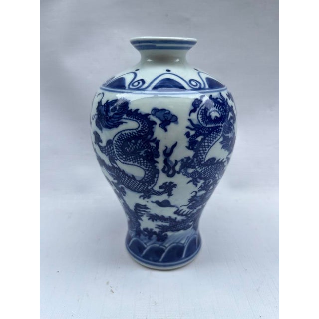 Early 20th Century Chinese Blue and White Porcelain Dragon Vase For Sale - Image 5 of 8