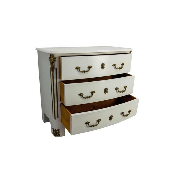 Mid-Century Louis XVI French White Chest of Drawers in Elm & Bronze, 1960s For Sale - Image 12 of 15