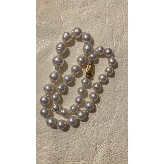 Vintage South Sea Baroque 18k Diamond Clasp Necklace For Sale - Image 9 of 15