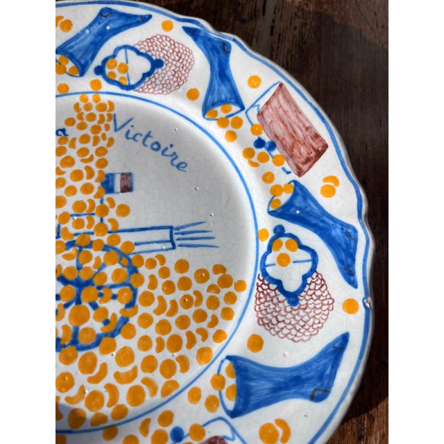 1910s Antique 1917 Hr Quimper Assiettes Du Cercle Du Soldat or Circle of the Soldier of the 6th Arrt Faience Plate,Pour La Victoire/for Victory,War Plates For Sale - Image 5 of 7