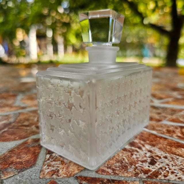 Christian Dior Vintage Miss Dior Empty Crystal Perfume Bottle Frosted Houndstooth For Sale - Image 4 of 10