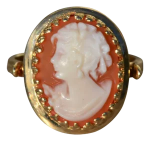 The Veena: Ladies Antique Cameo Ring in 14K Yellow Gold
