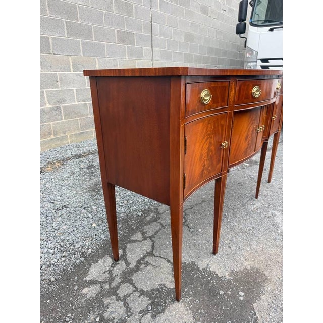 Brown Late 20th Century Hickory Chair Mahogany Satinwood Inlaid Serpentine Front Sideboard. For Sale - Image 8 of 17