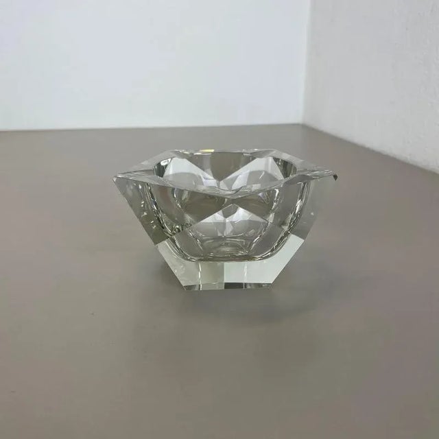 Large Murano Faceted Diamond Ashtray in the style of Flavio Poli, 1970s For Sale - Image 9 of 18