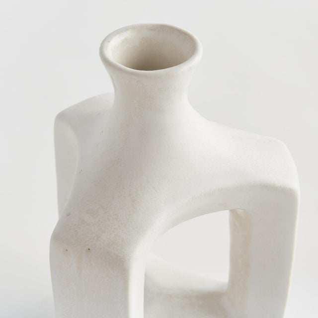 Kenneth Ludwig Chicago Sonya Vase Short For Sale - Image 4 of 7