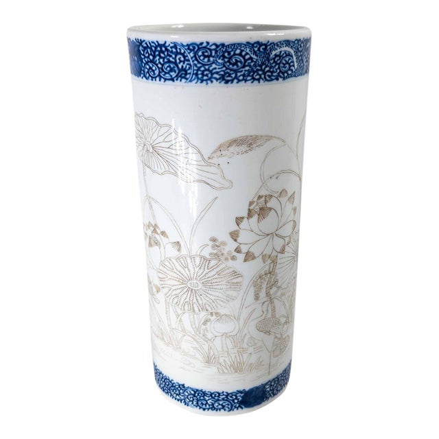 20th Century Chinese Late Qing or Republic Period Porcelain Hat Stand With Kezi Decoration For Sale