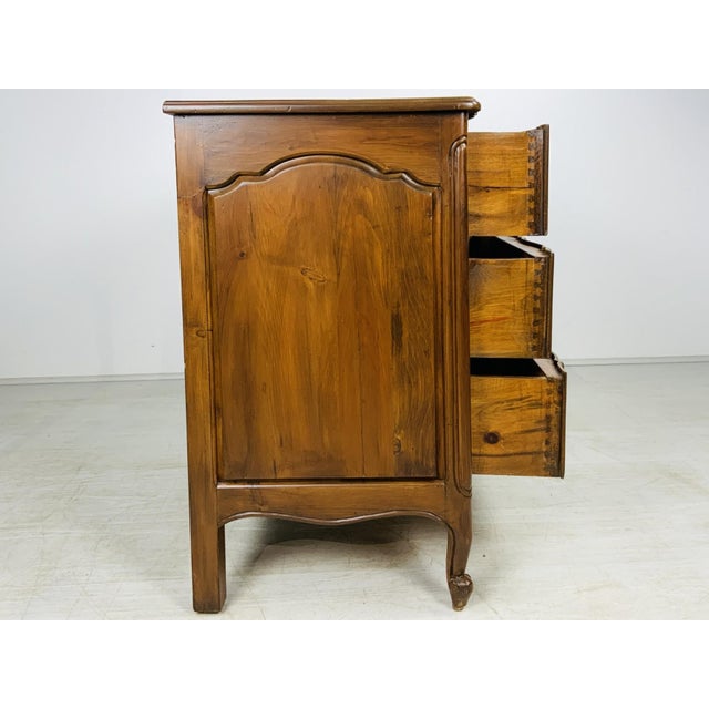 Vintage French Provincial Style Chest of Drawers For Sale - Image 14 of 18