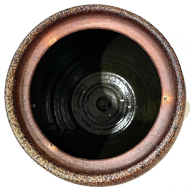 Brown 1970's Salt Glaze Stoneware Ridged Studio Pottery Jar With Lid - Ken Edwards Montana Potter For Sale - Image 8 of 9