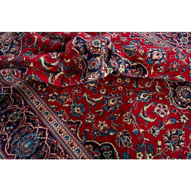 Hand-Knotted Oriental Rug in Wool For Sale - Image 9 of 11