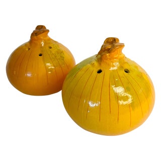 1976 Vintage Boho Chic Americana Yellow Onion Salt & Pepper Shakers - A Pair. For Sale