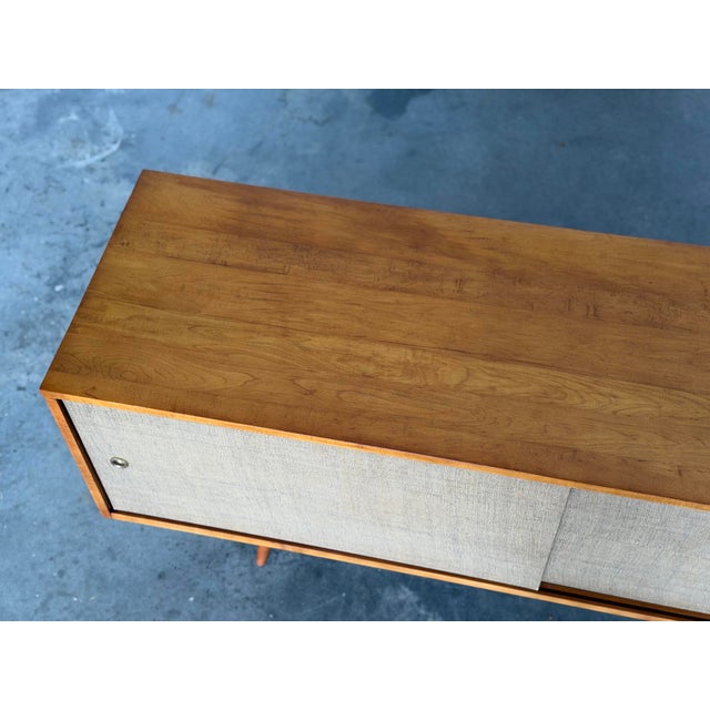 1950s Paul McCobb Planner Group Credenza - Model 1513-L - Grasscloth Doors - 1950s Midcentury Cabinet For Sale - Image 5 of 12