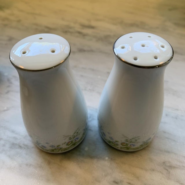 Here we have a lovely pair of Mid Century Salt & Pepper Shakers. These were made in Japan by Noritake in the 1970s....