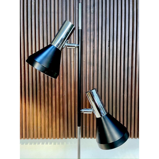1960s German Minimalist Chromed Floor Lamp with Adjustable Spotlights from Hustadt Leuchten, 1960s For Sale - Image 5 of 18
