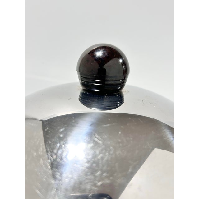 Mid Century Barware Penguin Ice Bucket by West Bend – Chrome Penguin, Retro Bar Cart Entertaining Decor, Vintage Hot & Cold Server For Sale - Image 10 of 12