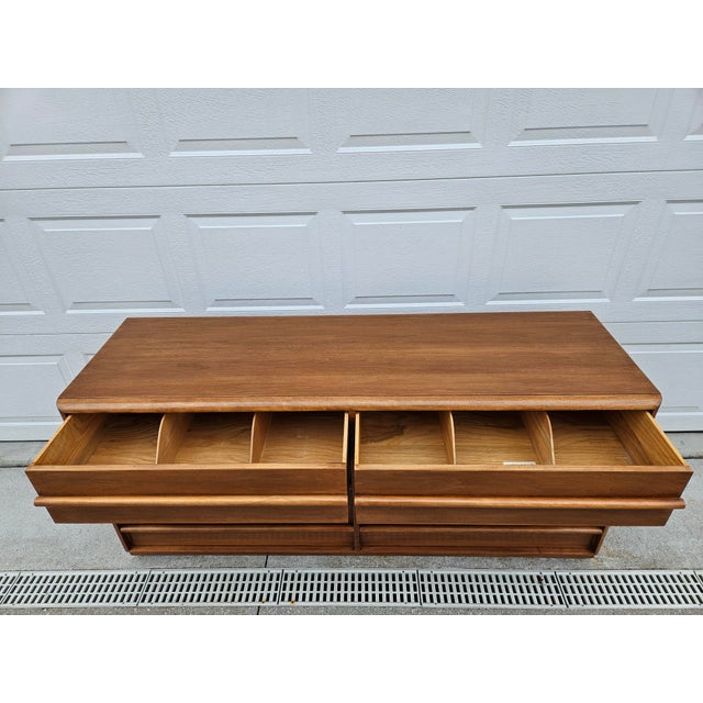 Wood Robsjohn-Gibbings Widdicomb Walnut Six Drawer Dresser For Sale - Image 7 of 16