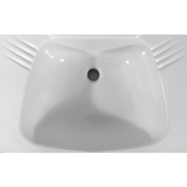 1948 Vintage Art Deco White Vitreous China Pedestal Sink in Excellent Condition For Sale In Portland, ME - Image 6 of 18