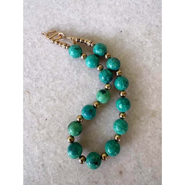 Wonderful, chunky turquoise speeded necklace with gold tone spacers 16 mm beads