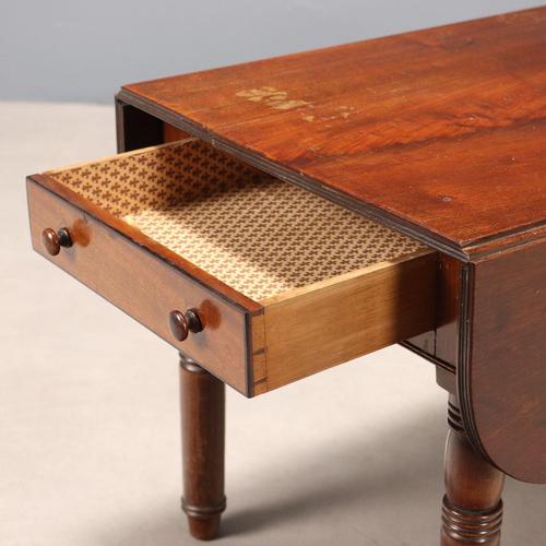 Side Table in Mahogany For Sale - Image 3 of 11