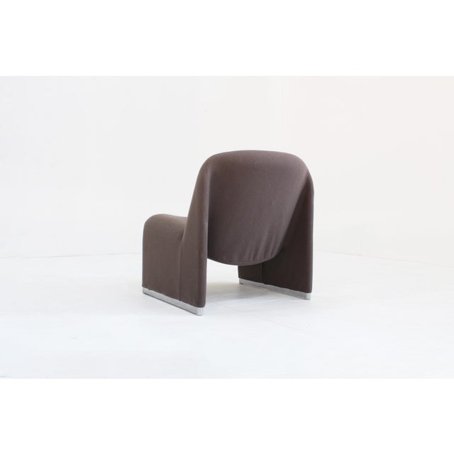 Artifort Alky armchair designed by Giancarlo Piretti in a beautiful taupe colour original upholstery . This piece is...