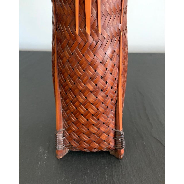 Japonisme Elegant Japanese Lacquered Ikebana Bamboo Basket For Sale - Image 3 of 15
