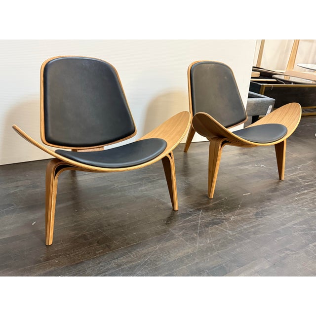 Mid-Century Modern Wegner Style Ch07 Shell Chairs, Pair For Sale - Image 3 of 12