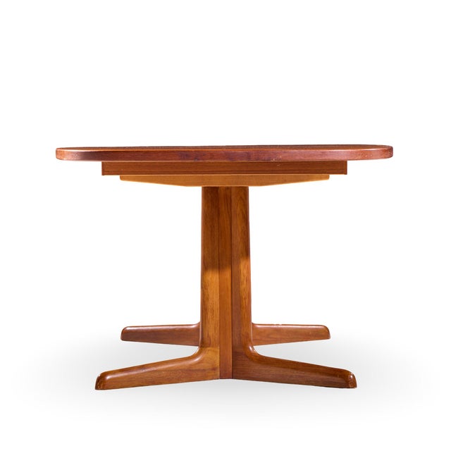 Mid 20th Century Gudme Møbelfabrik Mid Century Danish Teak Expanding Dining Table With 2 Leaves For Sale - Image 5 of 14