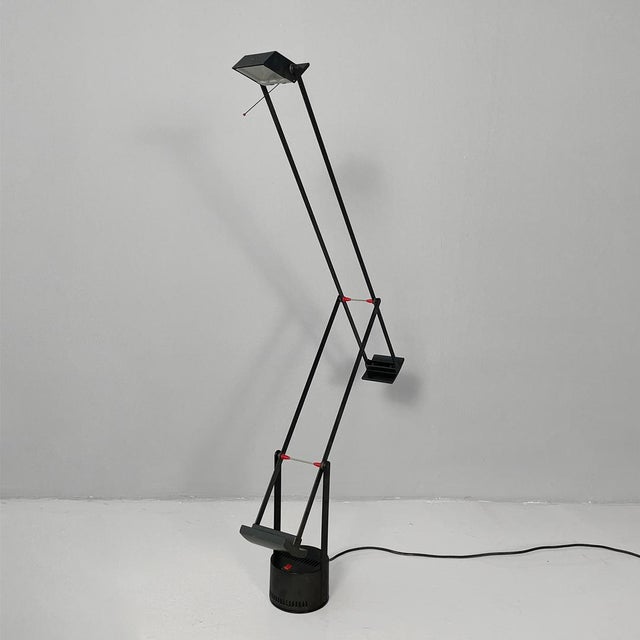 Artemide Italian Modern Black Tizio Table Lamps by Richard Sapper for Artemide, 1980s, Set of 2 For Sale - Image 4 of 15