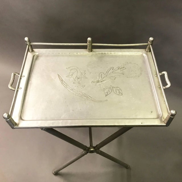 1940s 1940s Hollywood Regency Mary Wright for Everlast Metal Products Brushed Aluminum Folding Tray Table For Sale - Image 5 of 8