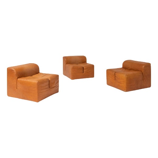 Ipercubo Lounge Chairs in Cognac Leather by Jonathan De Pas, Italy, 1970s, Set of 3 For Sale