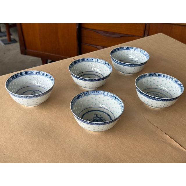 Chinese 1990s Early Chinese Translucent Rice Grain Dragon Pattern Jindezhen Wan Yu Mark Bowls - Set of 5 For Sale - Image 3 of 8