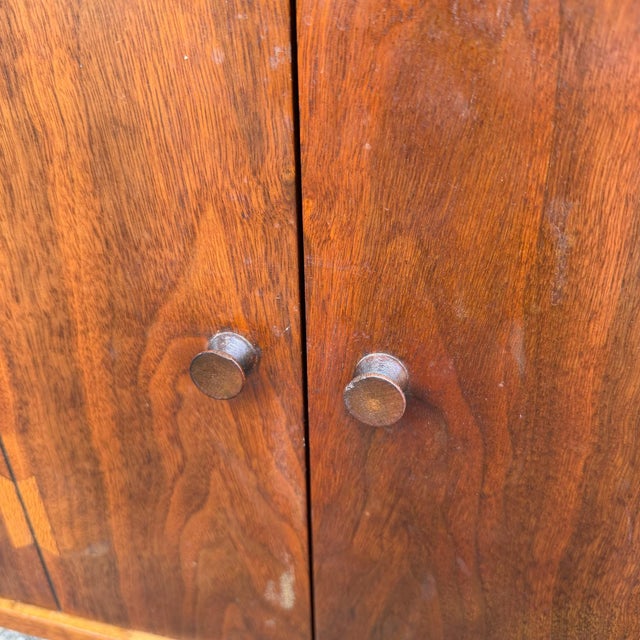 Mid Century Modern Inlaid “Bow-Tie” Attributed Lane Acclaim End Table With Double Doors by Andre Bus, 1960s For Sale In Cleveland - Image 6 of 12