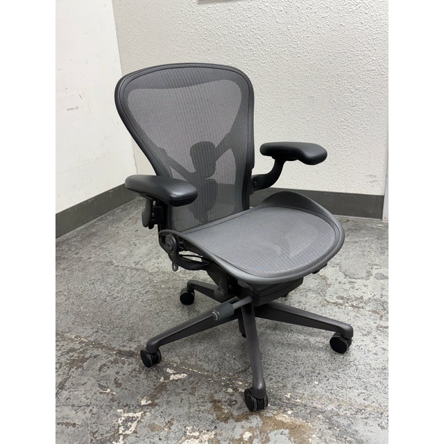 Contemporary Herman Miller Aeron Office Chair, Size B For Sale - Image 3 of 12