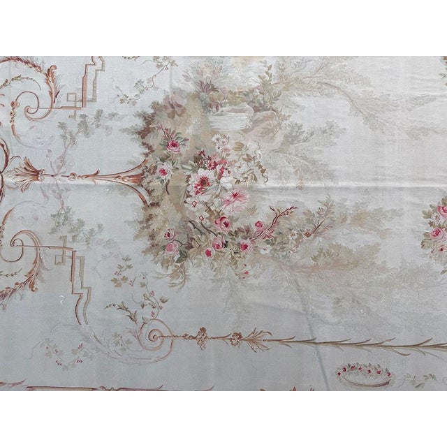 Vouveh(or Vouveh quality) refers to a make or brand associated with high quality 19th century French tapestries...
