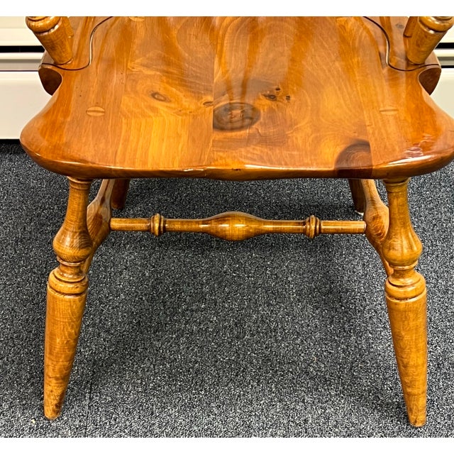 American Ethan Allen Country Craftsman Bowback Windsor Armchair For Sale - Image 3 of 11