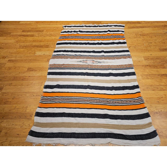 Vintage American Southwestern Serape Kilim, Handwoven Stripe Pattern, Ivory & Tan, 5x8 For Sale - Image 10 of 18