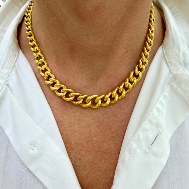 Gold Vintage 18k Yellow Gold Chunky Graduated Curb Link Chain Necklace For Sale - Image 8 of 8
