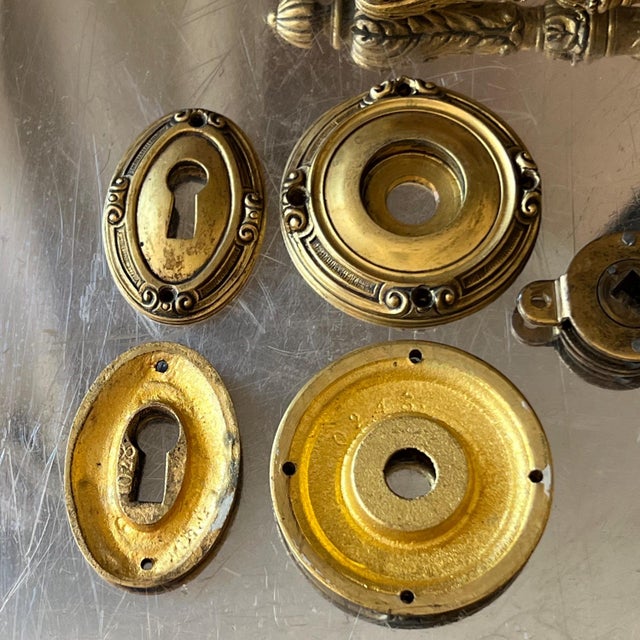 Sherle Wagner Pair of Sherle Wagner-style lever door handles / doorknobs and escutcheons // vintage hardware for French doors // cast brass with gilt For Sale - Image 4 of 16