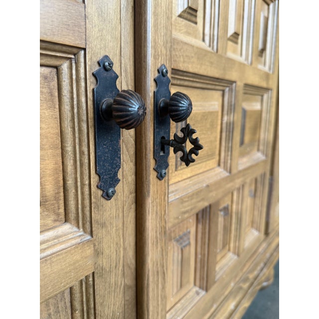 Late 19th Century Large Catalan Spanish Baroque Light Walnut Tuscan Credenza or Buffet For Sale - Image 13 of 18
