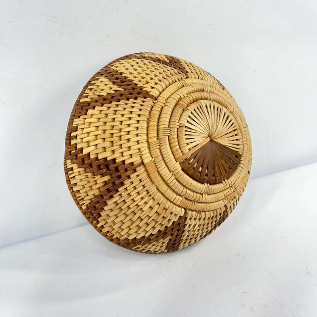 Basket handmade by the Zulu People in KwaZulu-Natal, South Africa. The Zulus are the largest tribe in Southern Africa,...