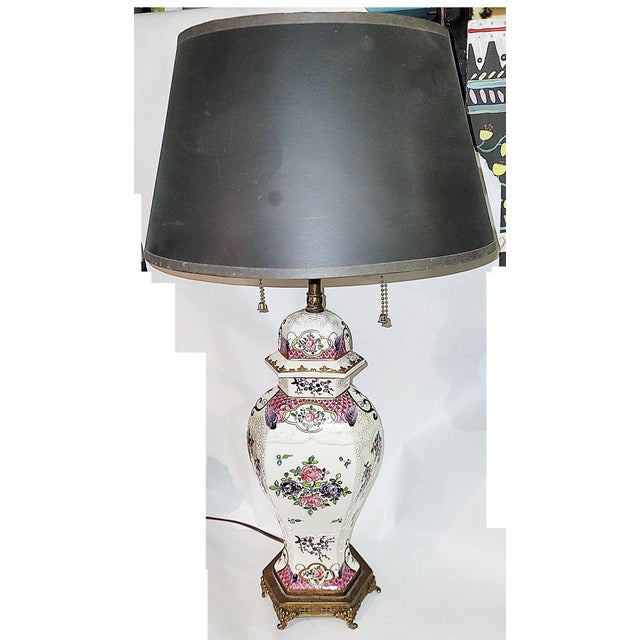 Here's a French lamp version of Chinese Export era Famille Rose Samson vase of the 19c. Armorial crest motif, hand painted...