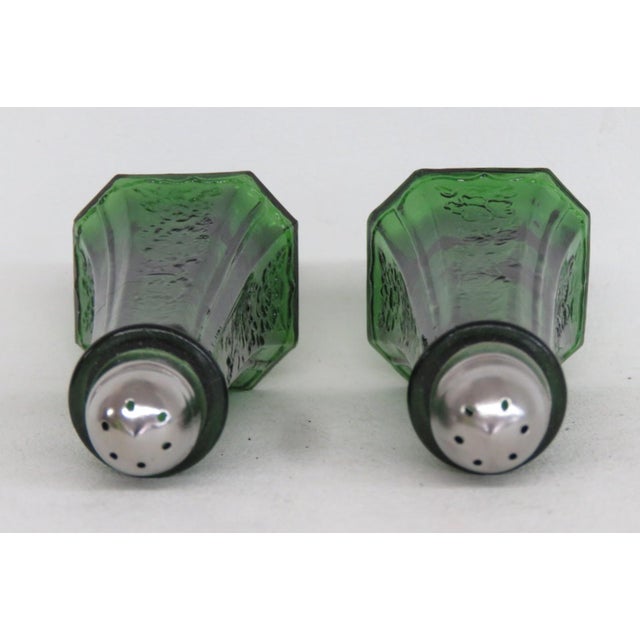 Emerald Green Salt and Pepper Shakers Embossed Depression Glass 2pc Pair 4510b For Sale In Miami - Image 6 of 12