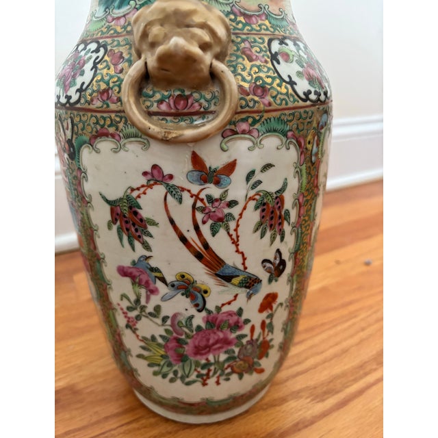 19th Century Chinese Export Rose Medallion Porcelain Vase For Sale - Image 4 of 9