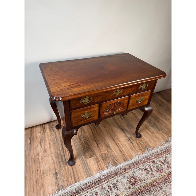 18th Century American Queen Anne Walnut Shell-Carved Lowboy, C. 1740–1770 For Sale - Image 4 of 10