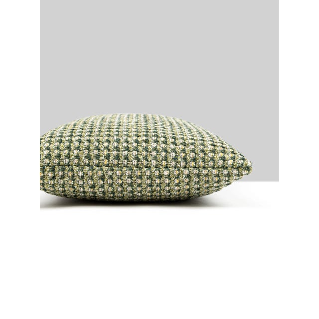 Performance fabric never looked chicer with our Heatherton woven. Featuring 14 fashionable colorways in recycled acrylic...