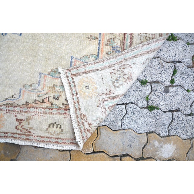 White 1960s Vintage Oushak Handmade Rug For Sale - Image 8 of 11
