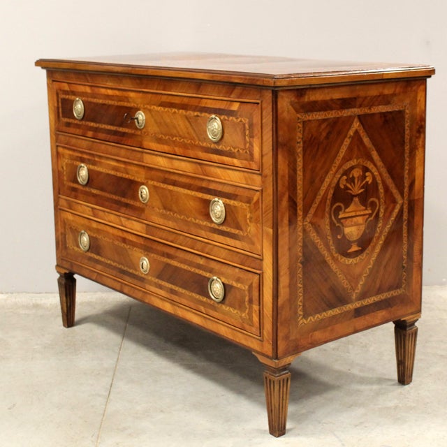 18th Century Italian Louis XVI Chest of Drawers in Walnut For Sale - Image 4 of 15