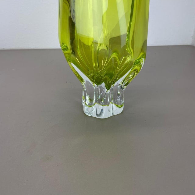 Large Abstract Yellow Green Murano Glass Vase, Italy, 1970 For Sale - Image 14 of 18