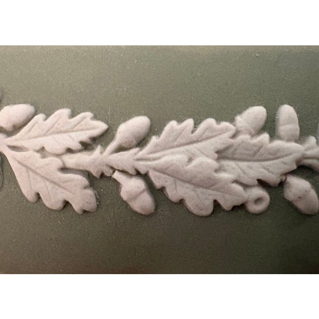 1960s Vintage 1950 English Wedgwood Jasperware Green Neoclassical Relief Lidded Trinket Box For Sale - Image 5 of 10